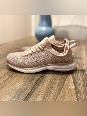 APL  Athletic Propulsion Lab Sneakers Shoes Techloom Phantom Rose Gold Size 7